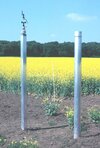 Wettermessstation <p>Unsere Wettermessstationen sind für den ganzjährigen Einsatz konzipiert und erfassen präzise Daten zu:</p><br />
<ul><br />
<li>Niederschlag</li><br />
<li>Lufttemperatur</li><br />
<li>Luftfeuchte</li><br />
<li>Luftdruck</li><br />
</ul><br />
<p>Weitere verfügbare Sensoren sind u.a.:</p><br />
<ul><br />
<li>Globalstrahlung</li><br />
<li>Windgeschwindigkeit</li><br />
<li>Windrichtung</li><br />
<li>Bodentemperatur</li><br />
<li>Bodenfeuchte</li><br />
<li>Chemische Größen</li><br />
</ul><br />
<p>Ihre Vielseitigkeit macht sie ideal für verschiedene Umgebungen, einschließlich <strong>Winterbedingungen</strong>.</p>